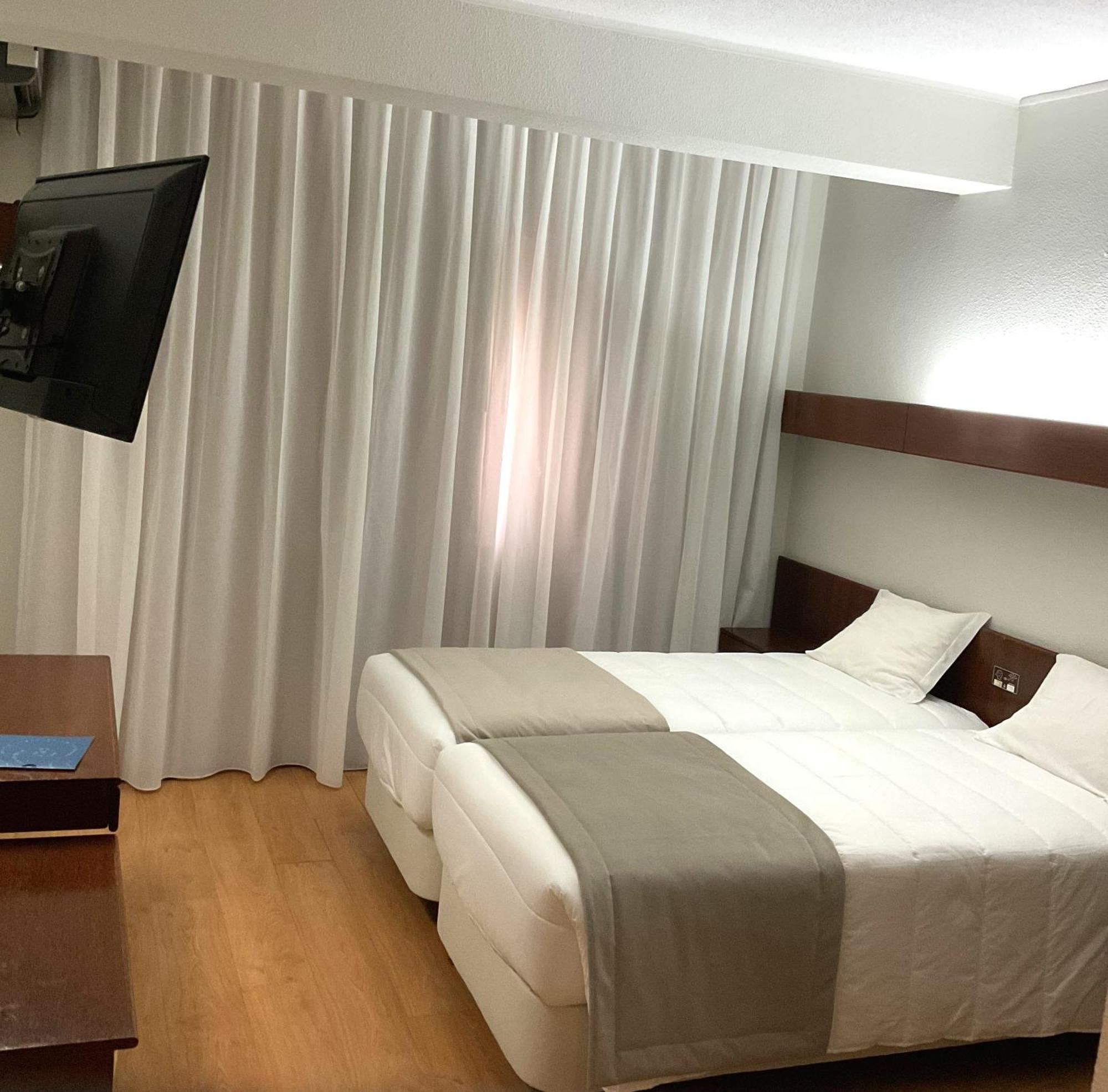 Hotel Costa De Prata 2 & Spa フィゲイラ・ダ・フォズ エクステリア 写真